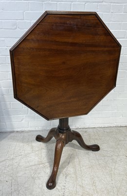 Lot 735 - MANNER OF GILLOWS: A MAHOGANY TILT TOP OCTAGONAL TABLE