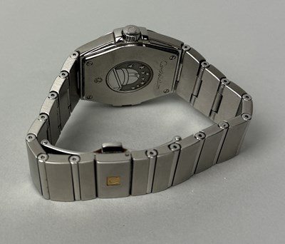 Lot 332 - A GENTLEMAN'S DOUBLE EAGLE OMEGA CONSTELLATION WRIST WATCH
