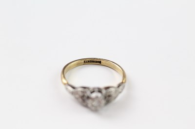 Lot 100 - AN 18CT GOLD AND PLATINUM ILLUSION SET DIAMOND SINGLE STONE RING