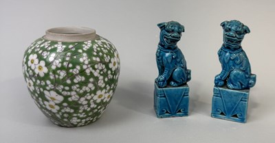 Lot 189 - A PAIR OF CHINESE FOO DOGS AND A GINGER JAR