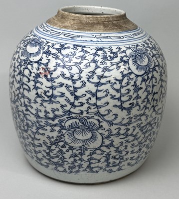 Lot 177 - A CHINESE BLUE AND WHITE JAR