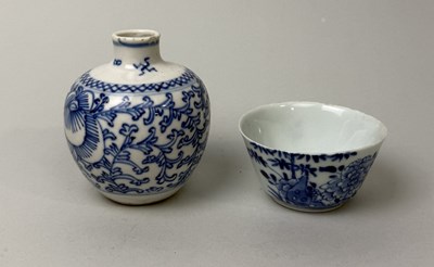 Lot 167 - A CHINESE KANGXI PERIOD VASE, 18TH CENTURY BOWL