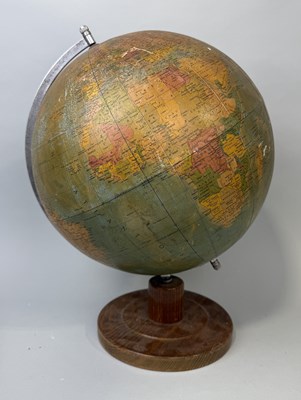 Lot 423 - A TABLE TOP GLOBE