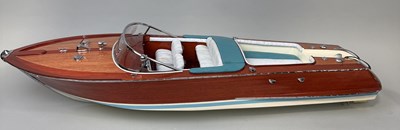 Lot 388 - AN AZIMUTE MODEL YACHT, RIVA AQUARAMA