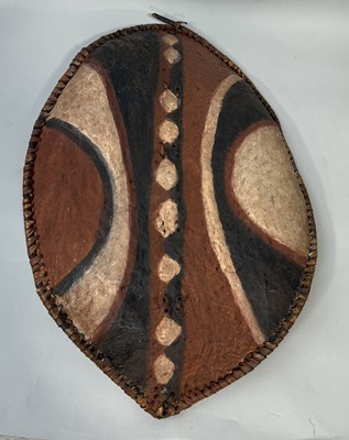 Lot 371 - A LARGE KENYAN MAASAI SHEILD, FIRST HALF 20TH CENTURY