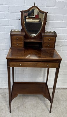 Lot 812A - AN EDWARDIAN DRESSING TABLE WITH MIRROR