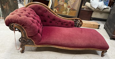 Lot 810 - A VICTORIAN WALNUT CHAISE LOUNGE WITH CARVED DETAIL