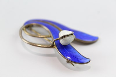 Lot 277 - AKSEL HOLMSEN STERLING SILVER ENAMEL FLORAL BROOCH