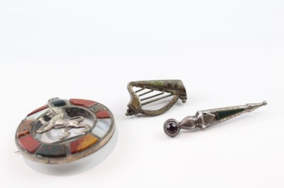 Lot 236 - A COLLECTION OF STERLING SILVER SCOTTISH BROOCHES INCLUDING AGATE, HARDSTONE