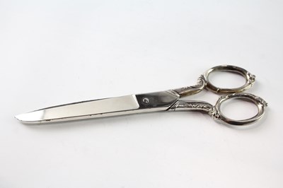 Lot 250 - A PAIR OF VINTAGE .925 STERLING SILVER HANDLE SCISSORS