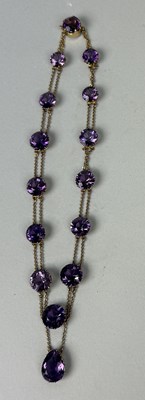 Lot 321 - AN ANTIQUE GRADUATED AMETHYST NECKLACE SET IN HIGH CARAT GOLD