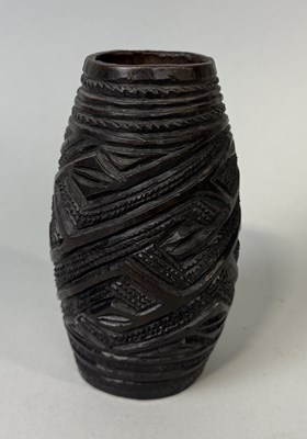 Lot 377 - A FINE KUBA CARVED WOOD POT, EARLY 20TH CENTURY