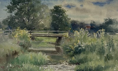 Lot 488 - WILLIAM SAMUEL HORTON (AMERICAN 1865-1936): A WATERCOLOUR PAINTING DEPICTING A BRIDGE OVER A STREAM IN A FIELD