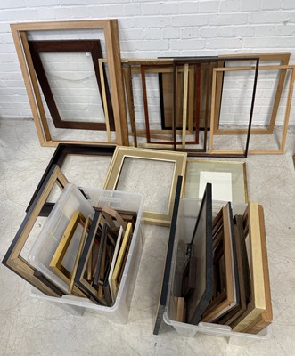 Lot 841 - A COLLECTION OF PICTURE FRAMES (QTY)