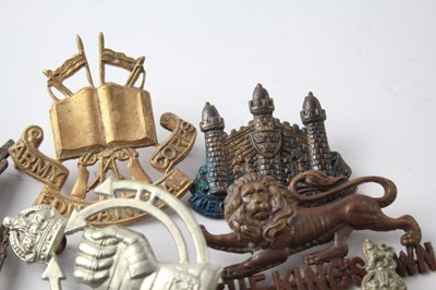 Lot 1190 - A COLLECTION OF MILITARY CAP BADGES INCLUDING AMERICAN, PARACHUTE REGT, ESSEX (10)