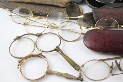 Lot 1192 - A COLLECTION OF SPECTACLES AND EYEWEAR ANTIQUE/ VINTAGE INCLUDING PRINCE-NEZ AND CASES