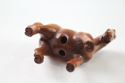 Lot 1198 - AN ANTIQUE NETSUKE HORSE HAND CARVED SIGNED WOODEN GLASS EYES