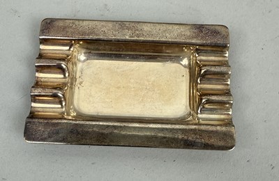 Lot 335 - A COLLECTION OF SILVER ITEMS TO INCLUDE SOUTH EAST ASIAN BOWLS, DECO ASHTRAY, MADEIRA LABEL, VANITY, CRUET ETC