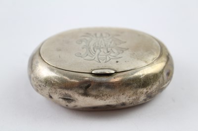 Lot 340 - A .925 STERLING SILVER SNUFF BOX