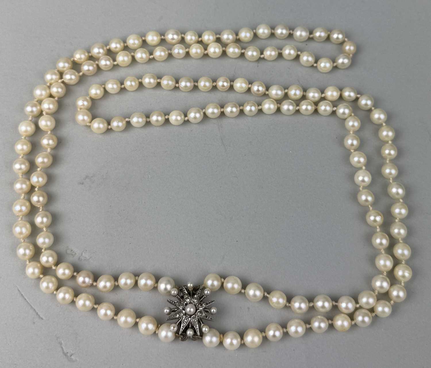 Lot 462 - A TWO STRING ANTIQUE PEARL NECKLACE