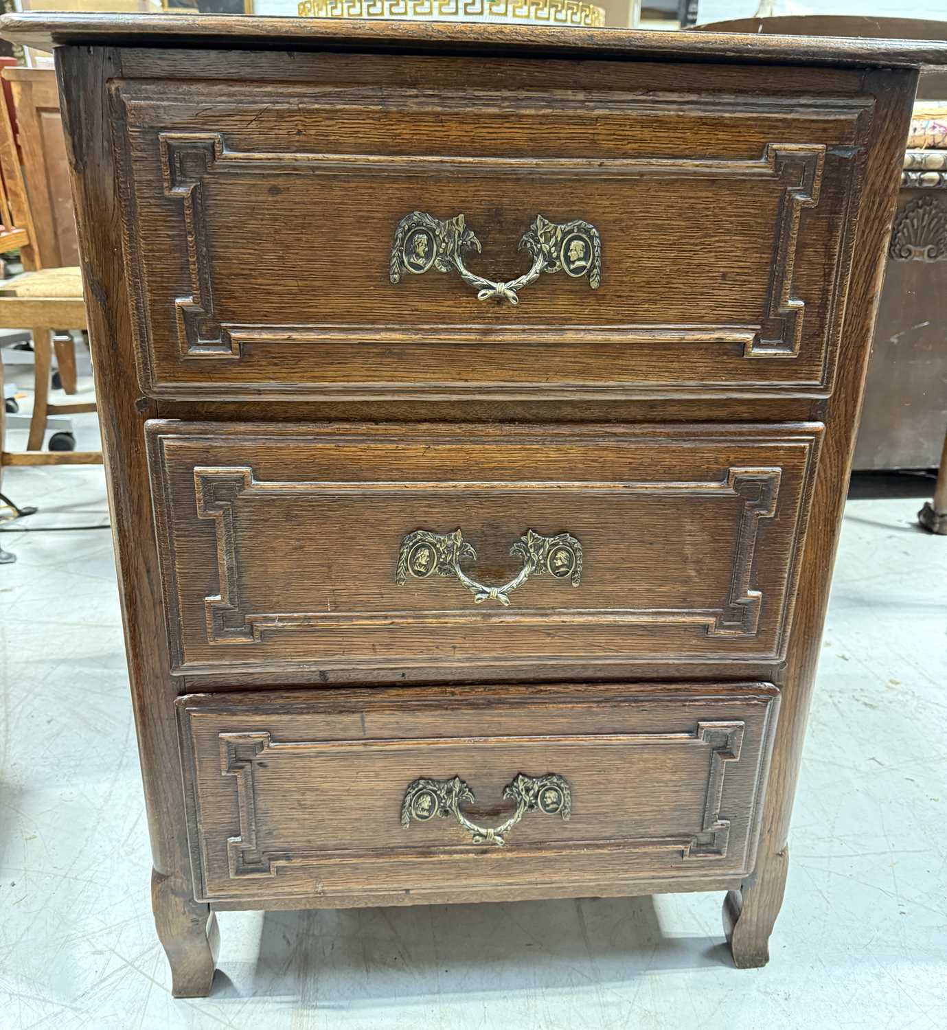 Lot 838 - AN ANTIQUE FRENCH PROVINCIAL OAK CHEST OF DRAWERS
