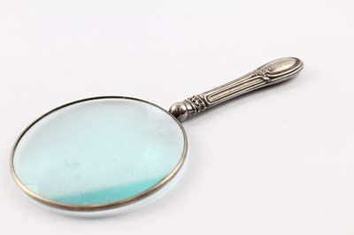 Lot 377 - A .925 STERLING SILVER HANDLED MAGNIFYING GLASS