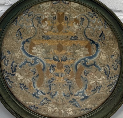 Lot 210 - 18TH/19TH CENTURY CHINESE SILK EMBROIDERY WITH DRAGONS