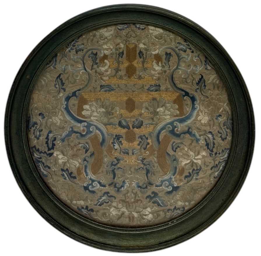 Lot 210 - 18TH/19TH CENTURY CHINESE SILK EMBROIDERY WITH DRAGONS