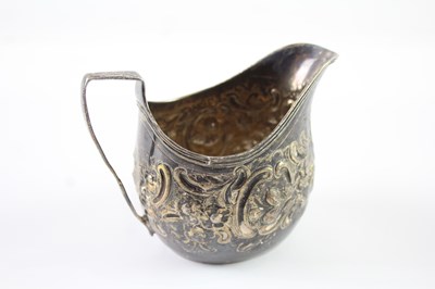 Lot 388 - A GEORGIAN .925 STERLING SILVER ORNATE CREAM JUG