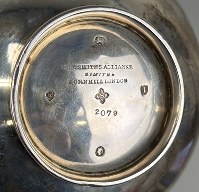 Lot 163 - A SILVER TEA POT BY THE GOLDSMITHS ALLIANCE, CORNHILL