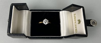 Lot 31 - A SOLITAIRE DIAMOND RING IN 22CT GOLD