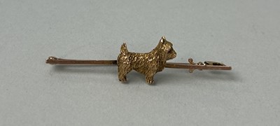 Lot 190A - A YELLOW METAL DOG BAR BROOCH