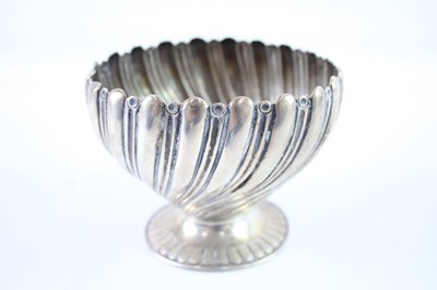 Lot 414 - A VICTORIAN .925 STERLING SILVER BOWL/DISH