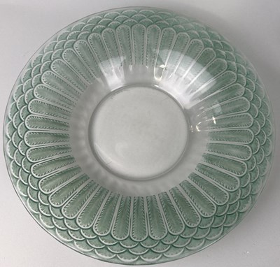 Lot 679 - RENE LALIQUE (FRENCH 1860-1945): A GLASS BOWL