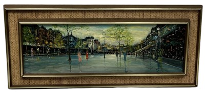 Lot 868 - AN OIL PAINTING ON BOARD DEPICTING A CONTINENTAL STREET SCENE