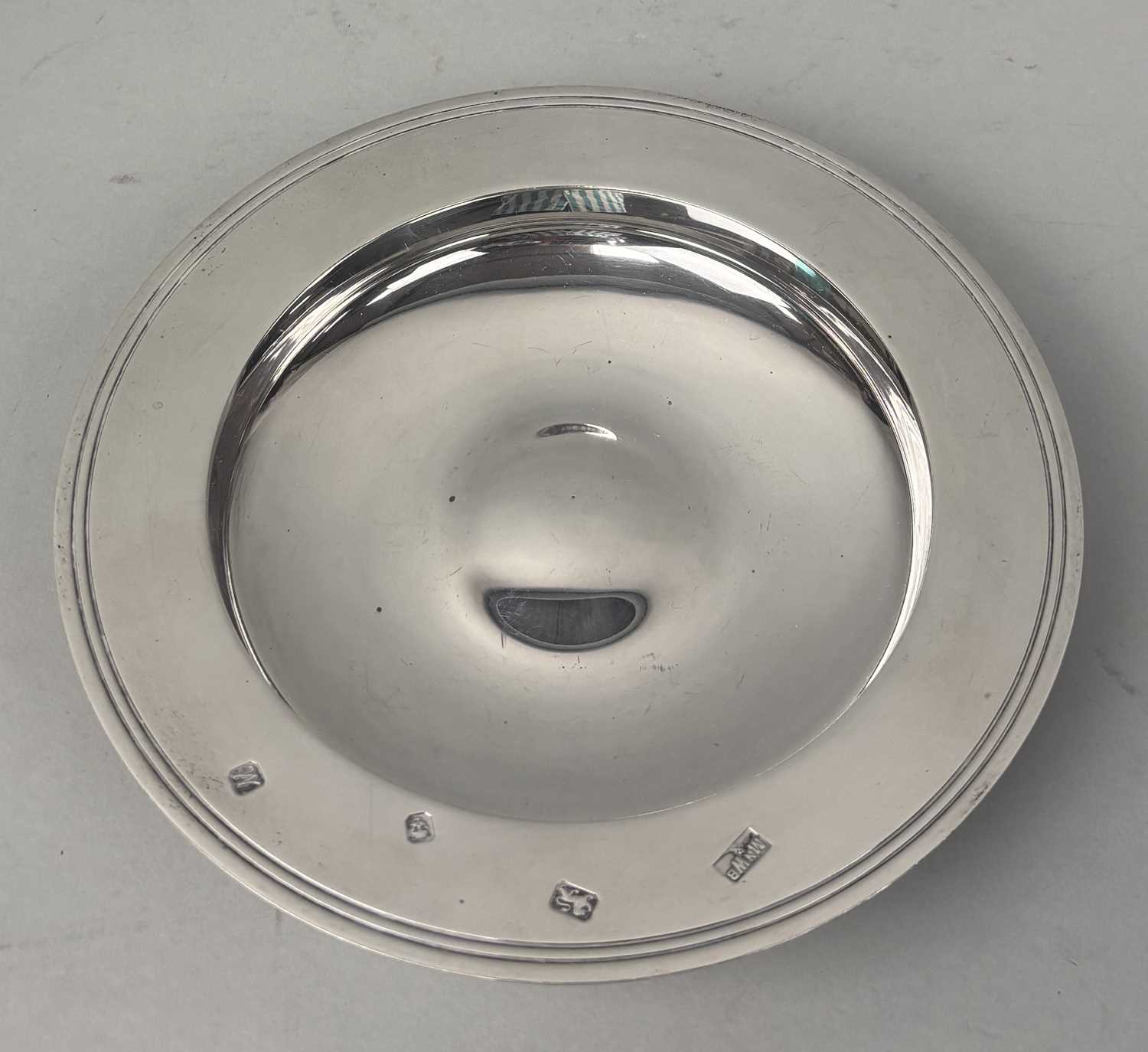 Lot 40 - A .925 STERLING SILVER MAPPIN & WEBB ARMADA DISH