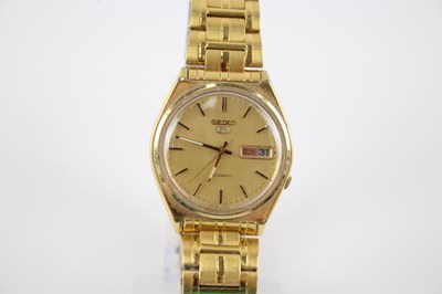 Lot 433 - A MEN'S VINTAGE SEIKO 5 SPORTS WATCH