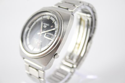 Lot 434 - A MEN'S VINTAGE SEIKO 5 SPORTS WATCH