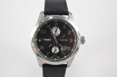 Lot 427 - A MEN'S TIMEX POWER RESERVE WATCH