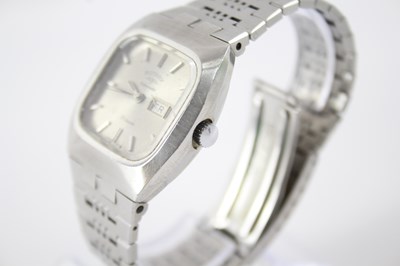 Lot 432 - A MEN'S VINTAGE ROTARY STAINLESS STEEL WATCH