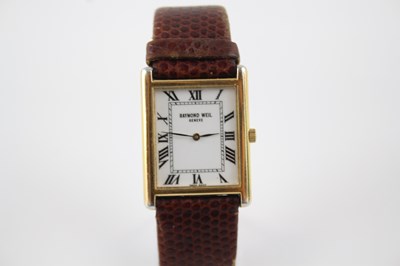 Lot 425 - A MEN'S RAYMOND WEIL GOLD TONE DRESS WATCH