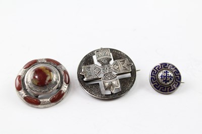 Lot 232 - A VARIETY OF STERLING SILVER VICTORIAN BROOCHES INCLUDING AGATE AND ENAMEL (3)