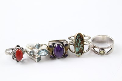 Lot 230 - FIVE SILVER STONE SET RINGS INCLUDING TOPAZ, TURQUOISE AND CARNELIAN (5)