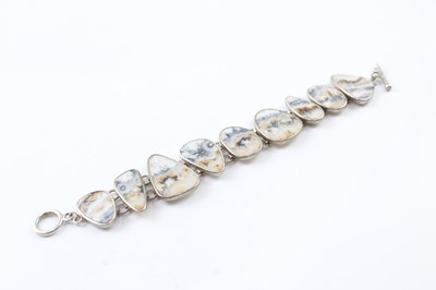 Lot 418 - A STERLING SILVER BANDED RUTILATED AGATE BRACELET