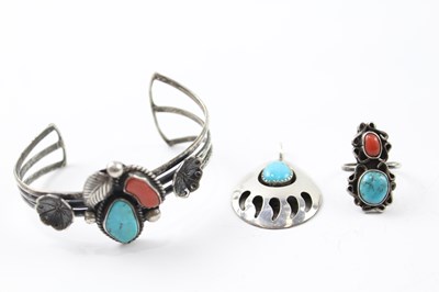 Lot 236 - A COLLECTION OF STERLING SILVER NATIVE AMERICAN JEWELLERY INCLUDING TURQUOISE (3)