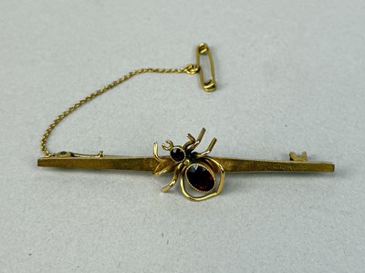 Lot 414 - AN 18CT GOLD SPIDER BROOCH SET WITH RED STONES