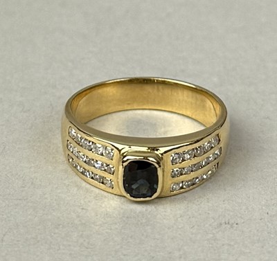 Lot 401 - A 14CT GOLD SAPPHIRE AND DIAMOND RING