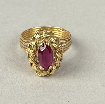 Lot 402 - A 14CT GOLD SYNTHETIC RUBY RING