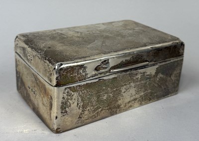 Lot 293 - A SILVER CIGARETTE BOX