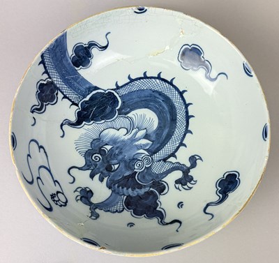 Lot 657 - A DELFT BOWL DECORATED WITH A DRAGON